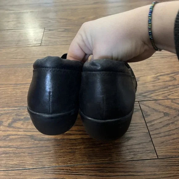 Yuu Darling Slip On Shoes Womens Size 11 M Black Almond Toe Comfort - Picture 3 of 5